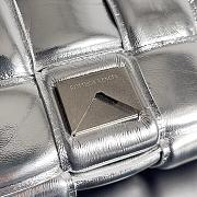 Colestore Bottega Veneta Mirror Lambskin Maxi Intreccio Padded Cassette Crossbody Bag in Silver 26x18x8cm - 4