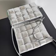Colestore Bottega Veneta Mirror Lambskin Maxi Intreccio Padded Cassette Crossbody Bag in Silver 26x18x8cm - 2
