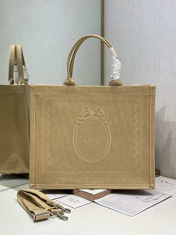 Colestore  Dior Large Dior Book Tote with Strap Beige Dior Oblique Washed Embroidery and Dior Médaillon (42×35×18.5cm)