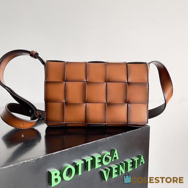 Colestore Bottega Veneta Cassette Dark Wood 23x15x6cm - 1