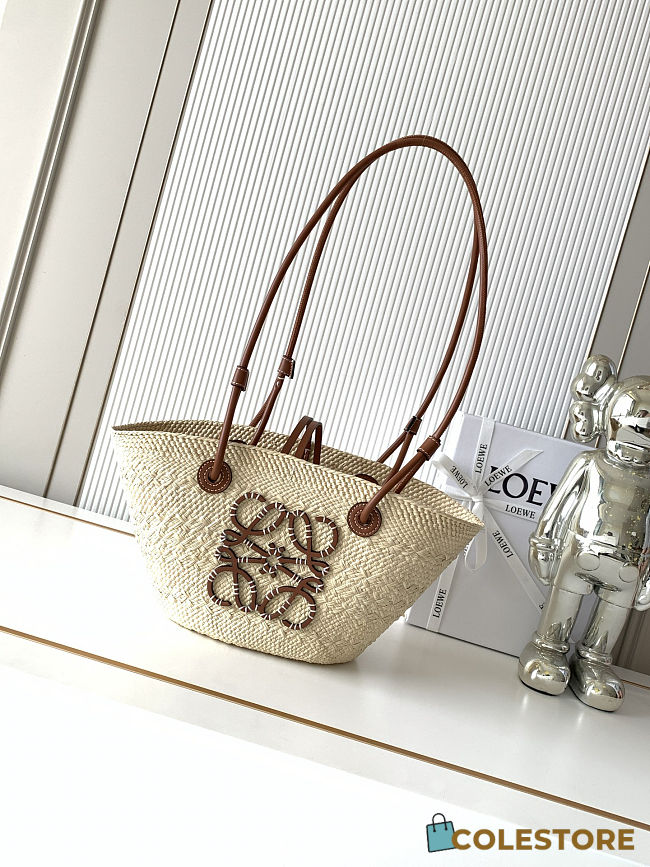 Colestore Loewe Small Anagram basket bag in iraca palm and calfskin Natural/Tan 34 x16.5 x13 cm - 1