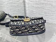 Colestore Dior Medium Dior Médaillon Flap Bag Blue Dior Oblique Jacquard 23 x 16 x 6.5 cm - 4
