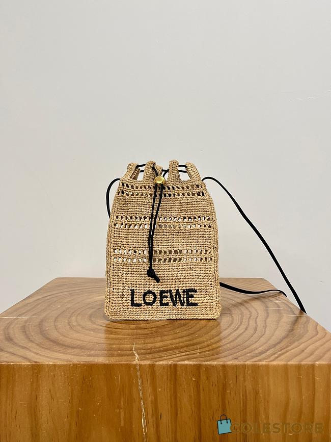 Colestore  Loewe Drawstring pocket in raffia Natural/Black 21x16x1cm - 1