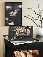 Colestore Chanel 2026 Métiers d’art   Classic 11.12 Handbag   Embroidered Denim, Glass Beads, Strass & Gold-Tone Metal Black, Gold & Green  15.5 x 25.5 x 6.5cm - 1