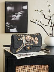 Colestore Chanel 2026 Métiers d’art   Classic 11.12 Handbag   Embroidered Denim, Glass Beads, Strass & Gold-Tone Metal Black, Gold & Green  15.5 x 25.5 x 6.5cm - 6