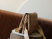 Colestore Louis Vuitton Coussin PM Taupe M21263 26x20x12cm - 5