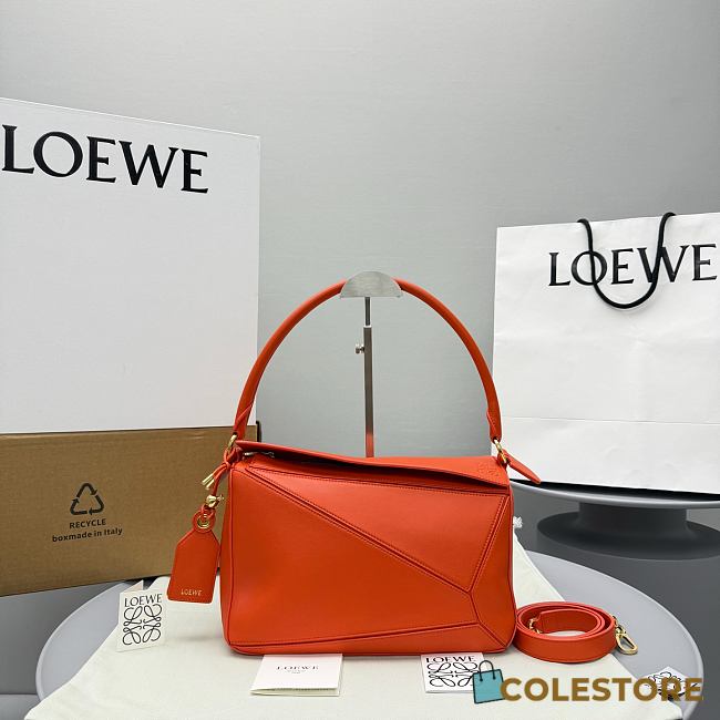 Colestore Loewe Medium Puzzle Featherlight bag in nappa lambskin Deep Saffron 29 x 19 x 14cm - 1