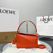 Colestore Loewe Medium Puzzle Featherlight bag in nappa lambskin Deep Saffron 29 x 19 x 14cm - 1
