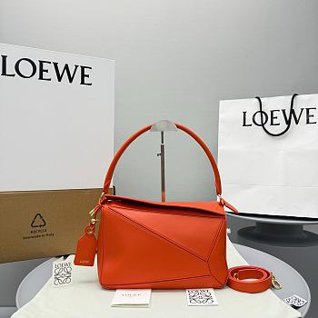 Colestore Loewe Medium Puzzle Featherlight bag in nappa lambskin Deep Saffron 29 x 19 x 14cm