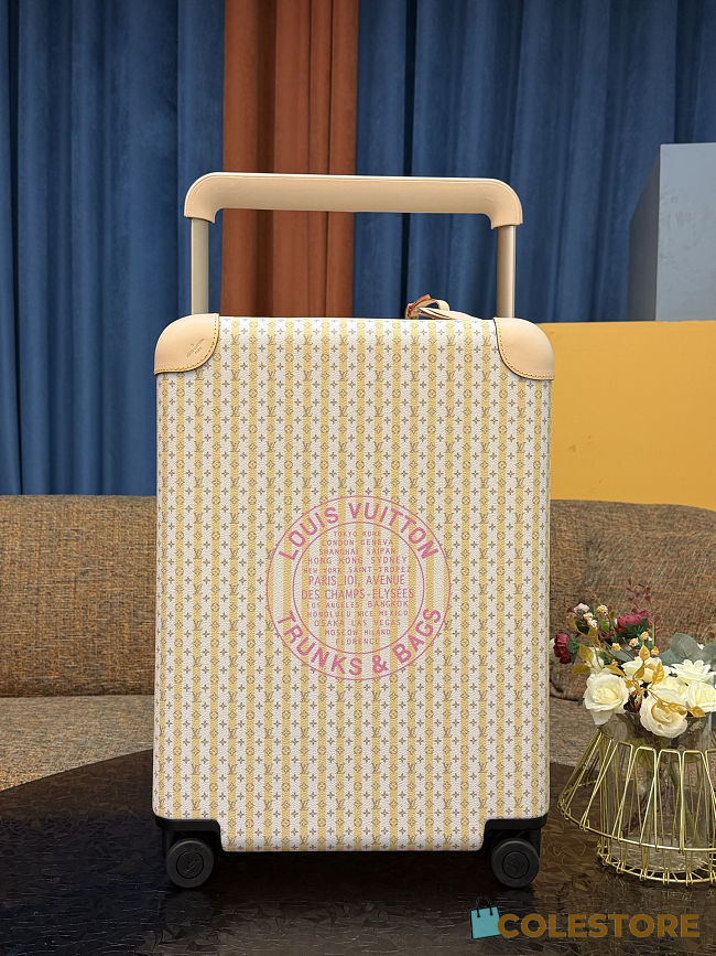 Colestore Louis Vuitton Horizon 55 Banana Yellow LV Stamp 38 x 55 x 21 cm - 1