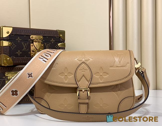 Colestore Louis Vuitton Diane Monogram Empreinte Leather Camel Beige 24 x 15 x 9 cm - 1