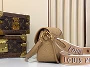 Colestore Louis Vuitton Diane Monogram Empreinte Leather Camel Beige 24 x 15 x 9 cm - 5