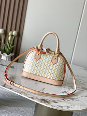 Colestore Louis Vuitton LV Stamp Alma BB Banana 23.5 x 17.5 x 11.5 cm - 3