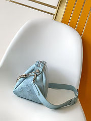 Colestore Louis Vuitton Mahina Couture Hand It All PM Bleu Olympe 29 x 18 x 13 cm - 6