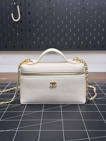 Colestore Chanel Large Vanity with chain Grained Calfskin & Gold-Tone Metal  White 15 x 23 x 5cm