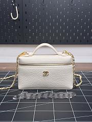 Colestore Chanel Large Vanity with chain Grained Calfskin & Gold-Tone Metal  White 15 x 23 x 5cm - 5