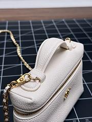 Colestore Chanel Large Vanity with chain Grained Calfskin & Gold-Tone Metal  White 15 x 23 x 5cm - 3
