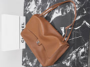 Colestore Chanel Maxi Flapbag Grained Calfskin & Silver Metal Camel 26 x 38.5 x 11cm - 6