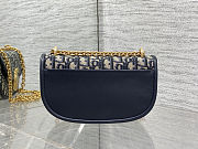 Colestore Dior Small Dior Médaillon Flap Bag with Chain Blue Dior Oblique Jacquard  21 x 12 x 5.5 cm - 5