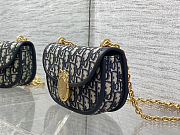 Colestore Dior Small Dior Médaillon Flap Bag with Chain Blue Dior Oblique Jacquard  21 x 12 x 5.5 cm - 4