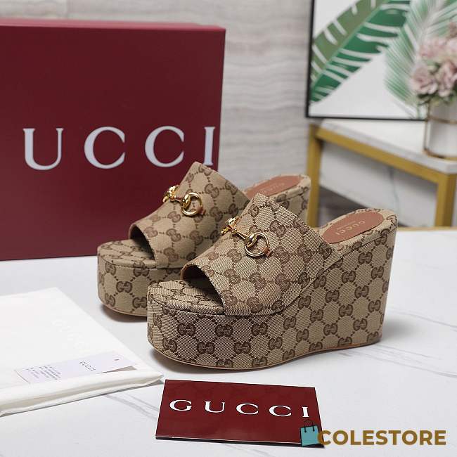 Colestore  Gucci Women's wedge sandal with Horsebit in beige and dark brown GG canvas - 1
