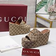 Colestore  Gucci Women's wedge sandal with Horsebit in beige and dark brown GG canvas - 5