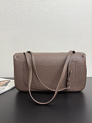 	 Colestore Chanel Maxi Flapbag Grained Calfskin & Silver Metal Light Brown 19.5 x 32 x 10cm - 3