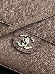 	 Colestore Chanel Maxi Flapbag Grained Calfskin & Silver Metal Light Brown 19.5 x 32 x 10cm - 2
