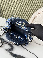 Colestore Chanel Mini Shopping Bag Raffia-Effect Fabric, Wood & Gold-Tone Metal Blue, Light Beige & Black 13 x 19 x 7cm - 3
