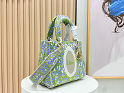 Colestore Dior Medium Lady D'Late Multicolor Lily of the Valley Embroidery with Dior Médaillon 24 × 20 × 11 cm  - 5