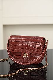 Colestore Chanel Clutch   Crocodile Embossed Calfskin & Gold-Tone Metal  Burgundy  16 x 26 x 2.5cm - 2