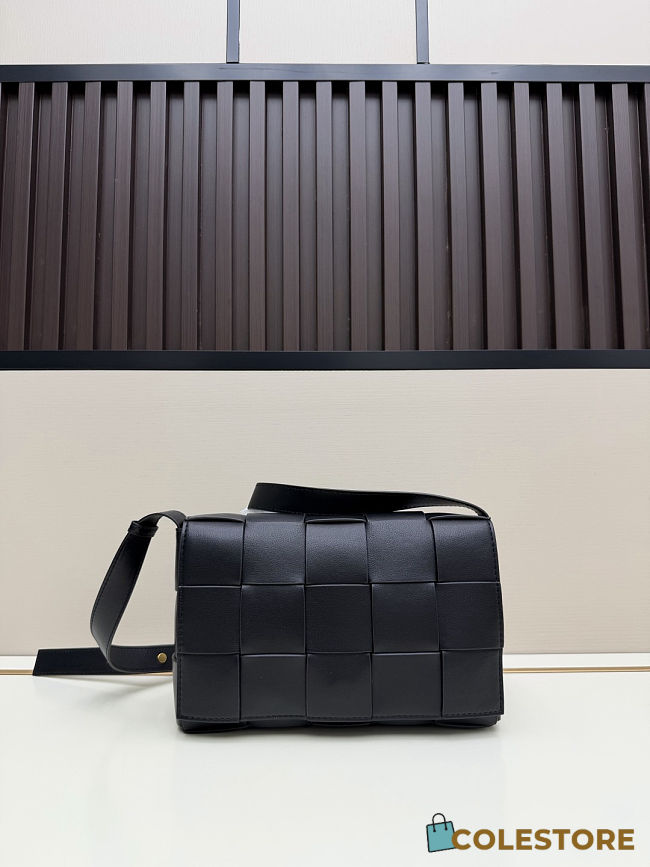 Bottega Veneta Cassette Intreccio Leather Cross-Body Bag Black Size 23x15x5cm - 1