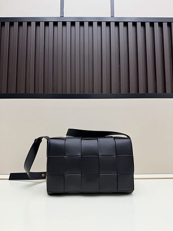Bottega Veneta Cassette Intreccio Leather Cross-Body Bag Black Size 23x15x5cm