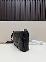 Bottega Veneta Cassette Intreccio Leather Cross-Body Bag Black Size 23x15x5cm - 2