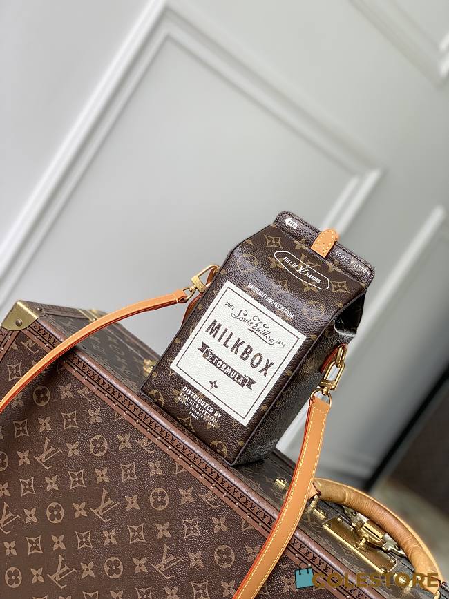 Colestore  Louis Vuitton Milk Bag Monogram 12 x 22 x 10 cm - 1