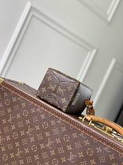 Colestore  Louis Vuitton Milk Bag Monogram 12 x 22 x 10 cm - 5