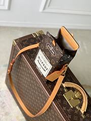 Colestore  Louis Vuitton Milk Bag Monogram 12 x 22 x 10 cm - 4