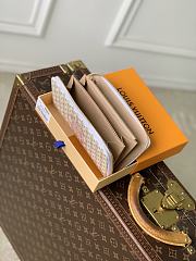 Colestore Louis Vuitton LV Stamp Zippy Wallet Banana 19.5 x 10.5 x 2.5 cm - 4