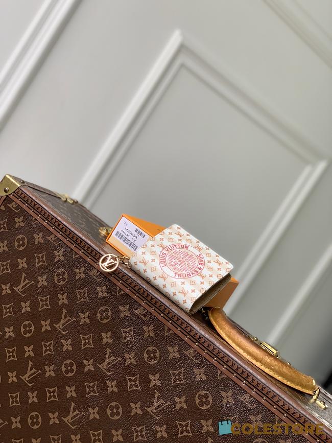 Colestore Louis Vuitton LV Stamp Charms Pocket Wallet Banana 9 x 10 x 2.5 cm - 1