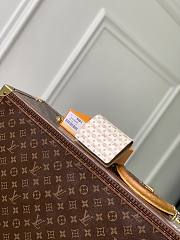Colestore Louis Vuitton LV Stamp Charms Pocket Wallet Banana 9 x 10 x 2.5 cm - 4