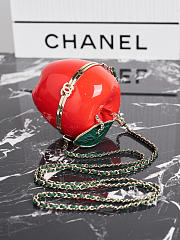 Colestore Chanel Métiers d’art 2026   Apple Minaudiere   Laquered Metal, Enamel & Gold-Tone Metal  Red, Green & Golden 16 x 10 x 10cm - 3