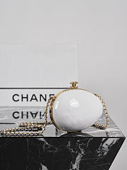 Colestore Chanel Spring Summer 2026   Small Egg Minaudiere   Resin & Gold-Tone Metal  Pearly White  29 x 15 x 9cm - 3