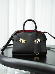 Colestore Ferragamo Hug Leather Tote Bag Black 21cm - 1