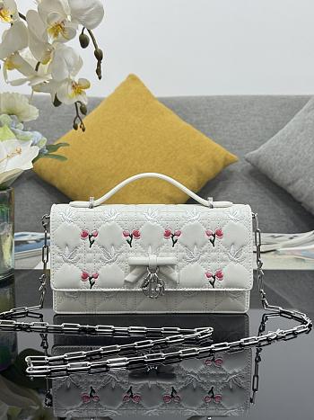 Colestore Dior Dioramour My Dior Mini Bag White Cannage Lambskin Embroidered with Multicolor Doves & Roses Motif  21 x 11.5 x 4.5 cm