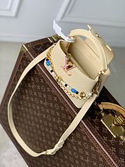 Colestore Louis Vuitton Capucines East West Mini Banana Taurillon leather 12 x 22 x 8 cm - 6