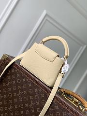 Colestore Louis Vuitton Capucines East West Mini Banana Taurillon leather 12 x 22 x 8 cm - 2