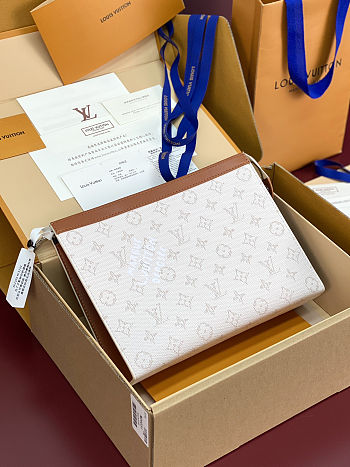 Colestore Louis Vuitton Pochette Voyage Souple Monogram Heritage Canvas  27.0 x 21.0 x 3.0 cm