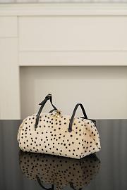 Colestore Chanel MÉTIERS D’ART 2026   CLUTCH WITH CHAIN   Lambskin  Light Beige & Black 7.5 x 27 x 12cm - 5