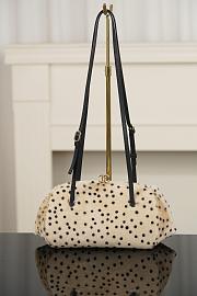 Colestore Chanel MÉTIERS D’ART 2026   CLUTCH WITH CHAIN   Lambskin  Light Beige & Black 7.5 x 27 x 12cm - 3