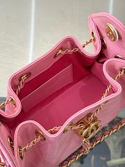 Colestore Chanel SPRING SUMMER 2026   CHANEL 25 MINI HANDBAG   Grained Calfskin & Gold-Tone Metal  Pink 20 x 22 x 12.5cm - 3